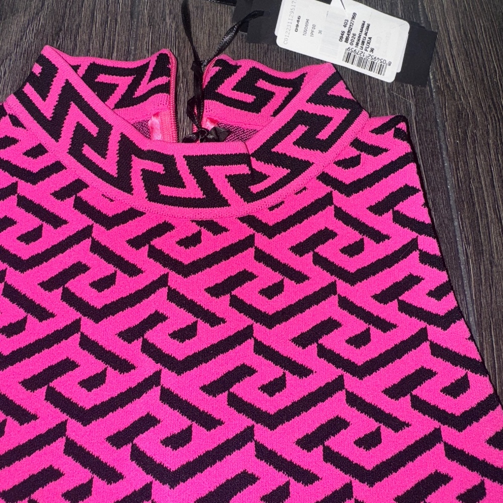NEW W/ TAGS Versace Pink & Black Logo Two-Piece Coordinating Skirt & Top Set - Picture 4 of 8